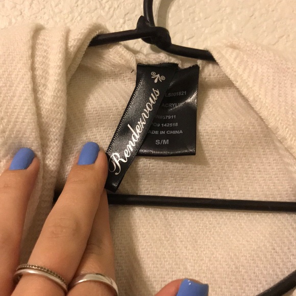 Hooded Poncho - Picture 4 of 5